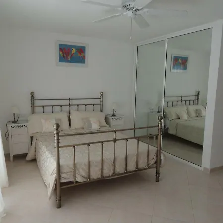 Beachfront Bungalow In Costa דירה Adeje